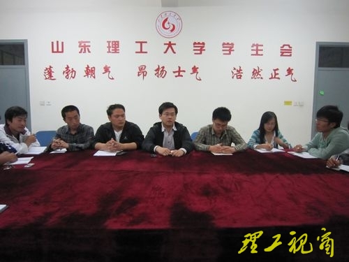 校学生会组织学生骨干进行理论学习