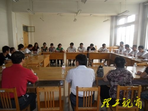 建筑工程学院毕业生座谈会