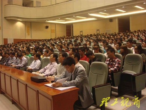 机械工程学院举行2010、2011级学生入院教育报告会